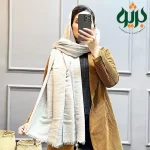 شال کنفی تکرنگ ساده دارای منگوله همرنگ شال