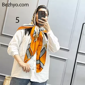 روسری ابریشم کجراه برند گوچی (کد 28563) دارای ترکیب رنگ نارنجی و کرم